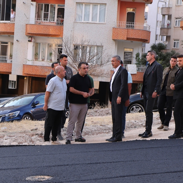 Vali Akkoyun asfalt çalışmalarını inceledi
