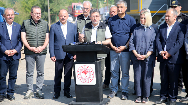 Bakan Yumaklı: 3 ilimizdeki yangınlar kontrol altında
