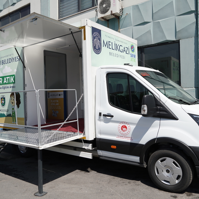 Melikgazi'de "Mobil Sıfır Atık Toplama ve Eğitim Aracı" ile geri dönüşüm bi...