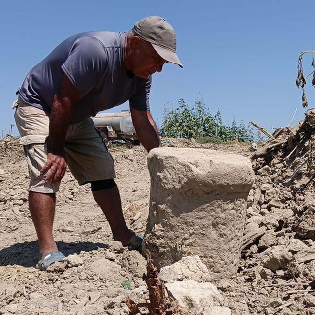 Aydın'daki Taşköprü'de temizlik sırasında tarihi parça bulundu