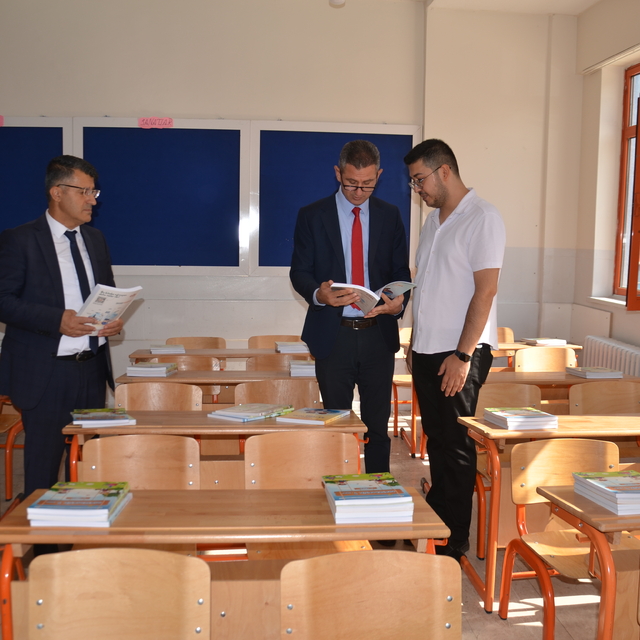 Muş'ta ücretsiz ders kitapları okul sıralarındaki yerini aldı