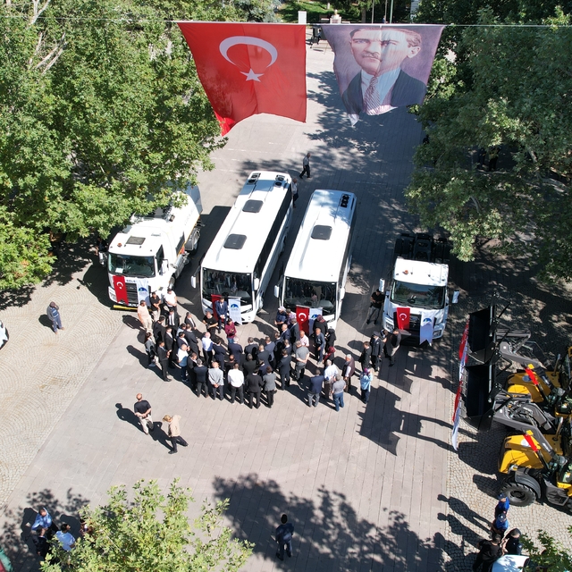 Çubuk'ta belediye filosuna 10 yeni araç eklendi