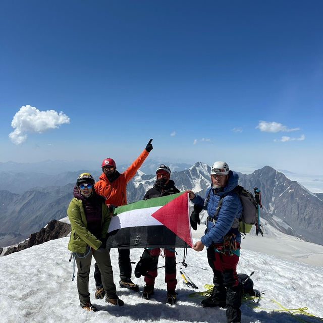 Kazbek Dağı'na tırmanan Rizeli dağcılar, Filistin bayrağı açtı