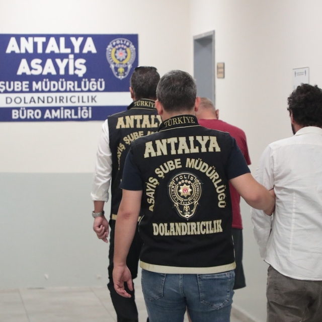 Antalya'da sahte altın sattığı iddiasıyla yakalanan zanlı tutuklandı