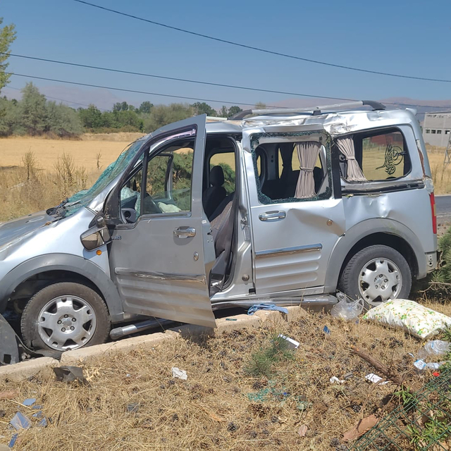 Yalvaç'ta trafik kazasında 2 kişi yaralandı