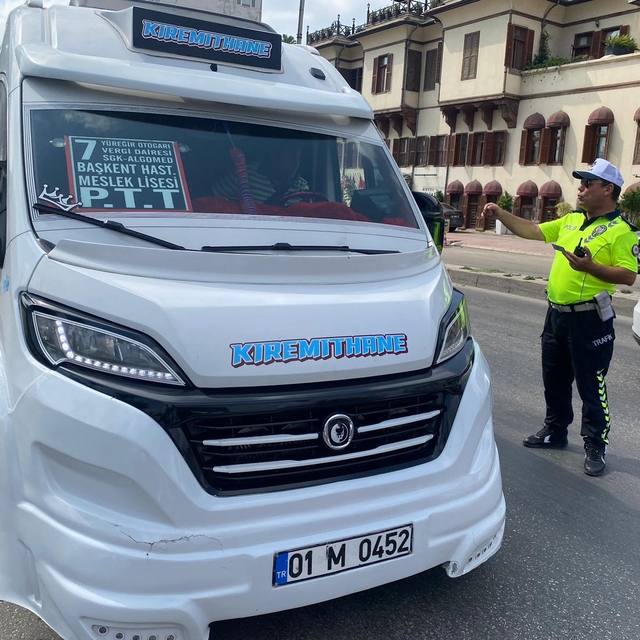 Adana'da toplu taşıma araçlarına dron destekli denetim yapıldı