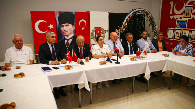 İYİ Parti Genel Başkan Yardımcısı Taş, Adana'da basın mensuplarıyla bir araya geldi