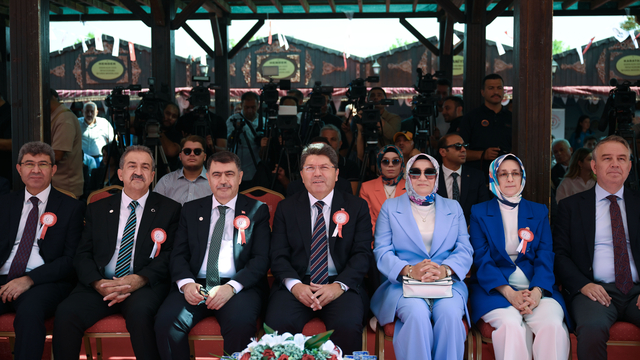 Adalet Bakanı Tunç, İşyurtları Ürün ve El Sanatları Fuarı'nın açılışına katıldı: