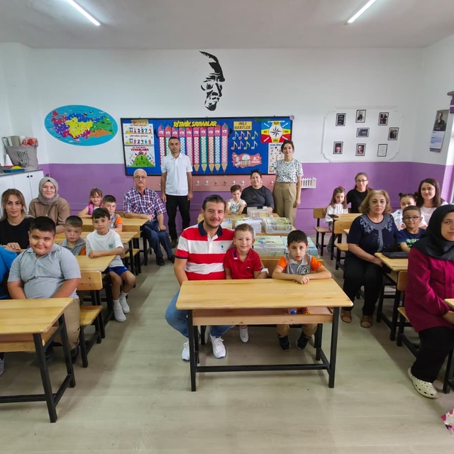 Gümüşhacıköy İlçe Milli Eğitim Müdürü Gültekin'den okul ziyareti