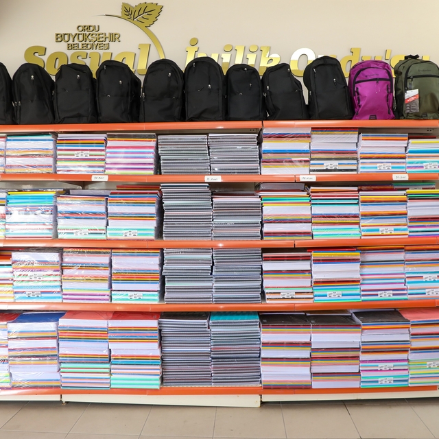 Ordu'da ihtiyaç sahibi ailelerin çocuklarına kırtasiye desteği sağlandı