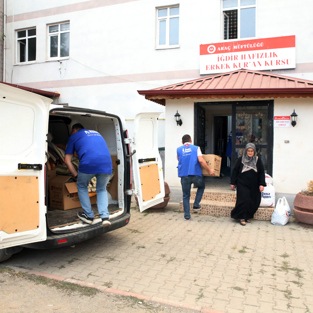 GÜNCELLEME 2- Kastamonu'da ormanlık alandaki 2 yangına müdahale sürüyor