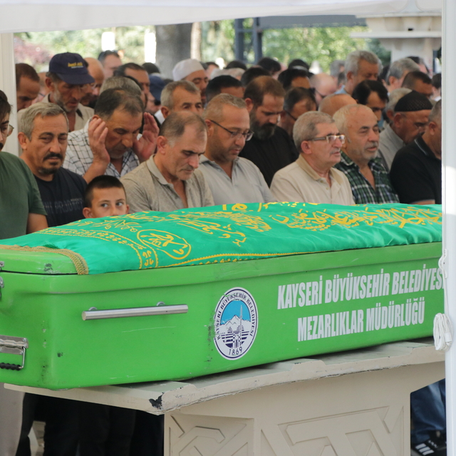 Husumetlisi tarafından öldürülen taksici toprağa verildi