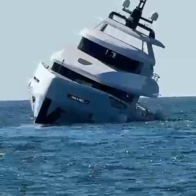 Yapımı tamamlanıp sahibine teslim edilen lüks yat, 15 dakika sonra battı