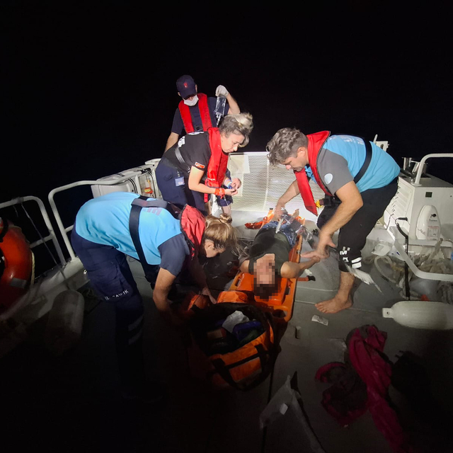 Fethiye açıklarında özel teknede yaralanan kişiye tıbbi tahliye yapıldı