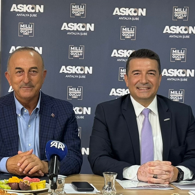 AK Parti Antalya Milletvekili Çavuşoğlu, Antalya'da iş insanları ile buluşt...