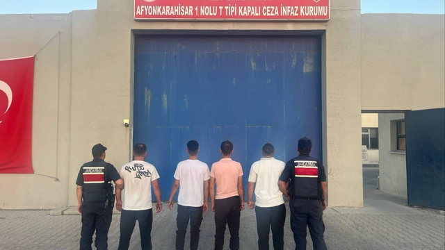 Afyonkarahisar'da uyuşturucu operasyonunda yakalanan 4 şüpheli tutuklandı