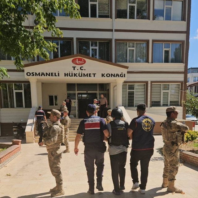 Bilecik'te sınır anlaşmazlığı nedeniyle tartıştığı tarla komşusunu darbeder...