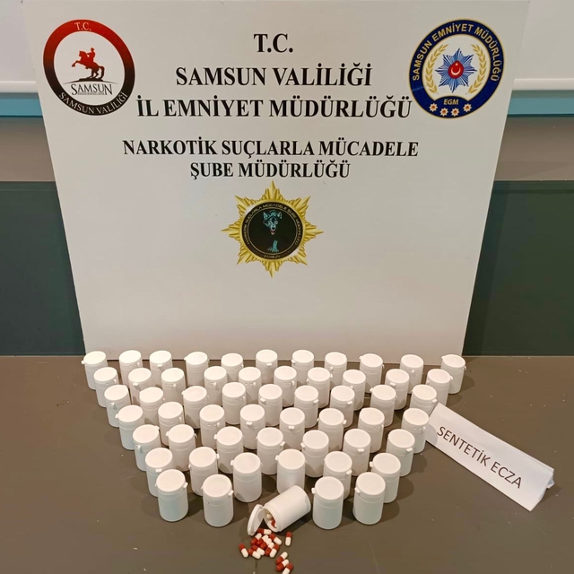 Samsun'da 3 bin 200 adet sentetik ecza ele geçirildi
