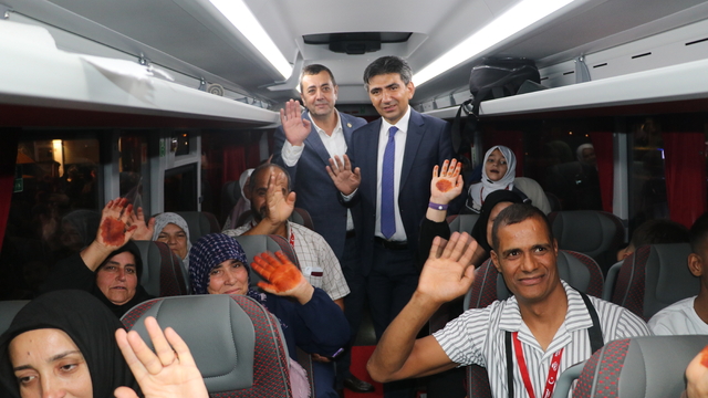 Hatay'da 94 engelli vatandaş umreye uğurlandı