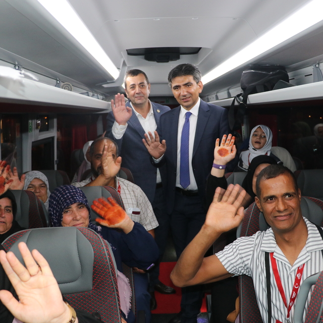 Hatay'da 94 engelli vatandaş umreye uğurlandı