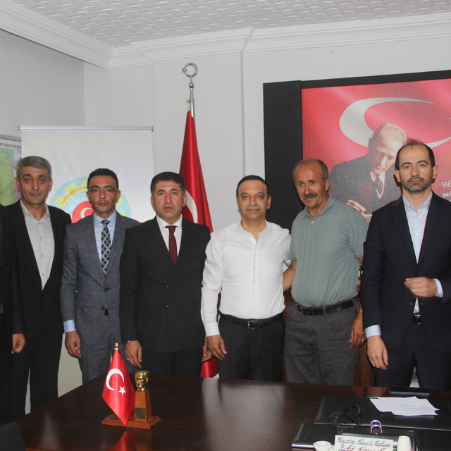 MHP Sivas Milletvekili Özyürek, Zara ilçesinde ziyaretlerde bulundu