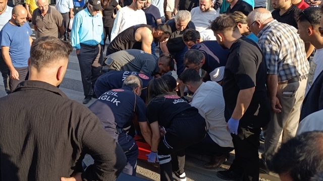 Sivas'ta bir kişinin yaralandığı motosiklet kazası güvenlik kamerasında