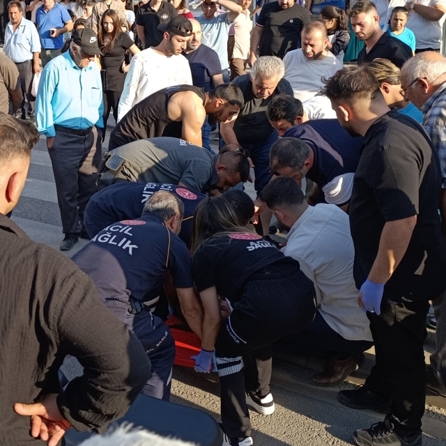 Sivas'ta bir kişinin yaralandığı motosiklet kazası güvenlik kamerasında