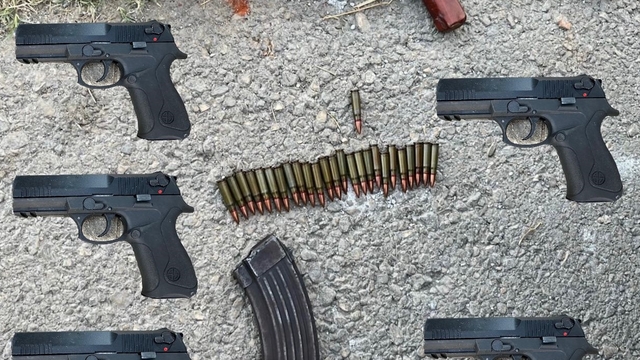 Adana'da polisten kaçarken bisikletli çocuğa çarpan hafif ticari araçtaki 2 şüpheli yakalandı