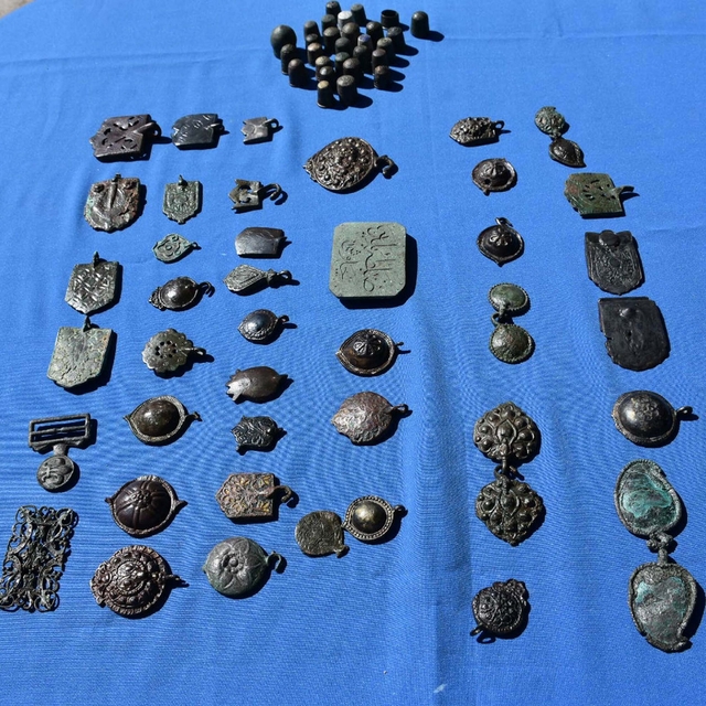 Smyrna Antik Kenti'nde İzmir'in tekstil kenti olduğunu gösteren objeler bul...