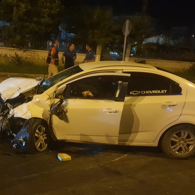 Antalya'da iki otomobilin çarpıştığı kazada 3 kişi yaralandı