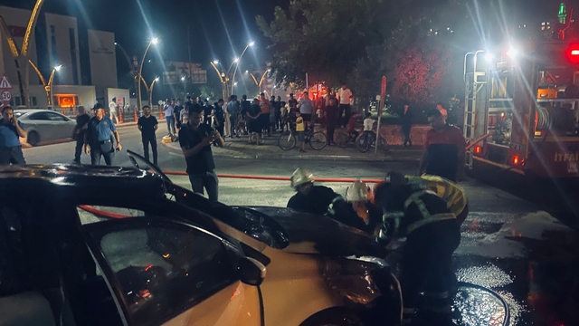 Mardin'de otomobilde çıkan yangın söndürüldü
