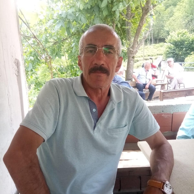 Rize'de devrilen kamyonetin sürücüsü öldü