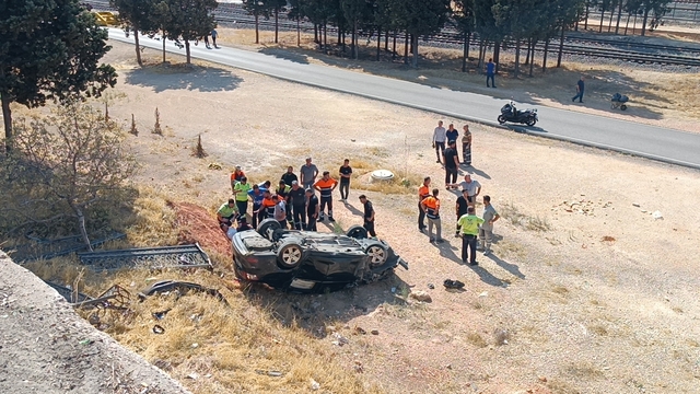 Gaziantep'te şarampole devrilen otomobilin sürücüsü yaralandı