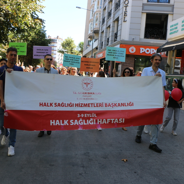 Eskişehir'de sağlıklı yaşama dikkati çekmek için yürüyüş düzenlendi