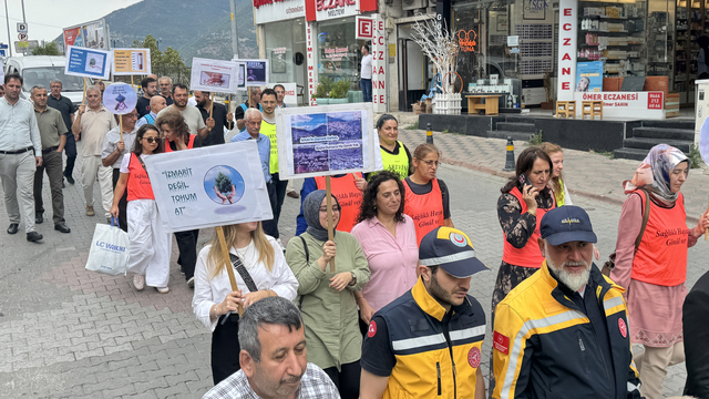 Artvin'de, "Dumansız Şehir Artvin" yürüyüşü düzenlendi