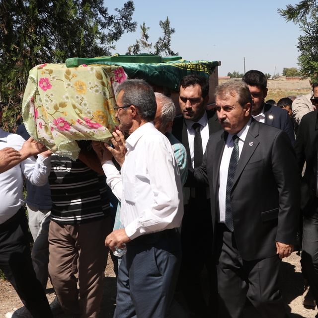 Destici, Eskişehir'de cenazeye katıldı