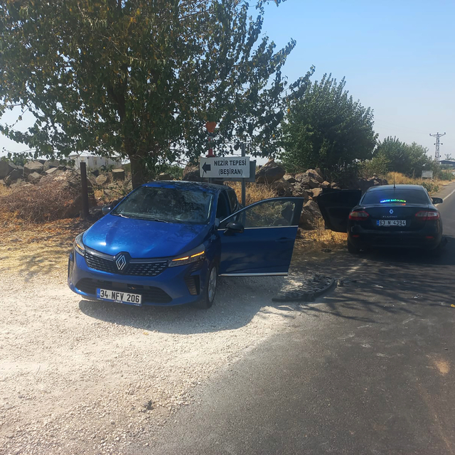 Şanlıurfa'da iki otomobilin çarpıştığı kazada 3 kişi yaralandı