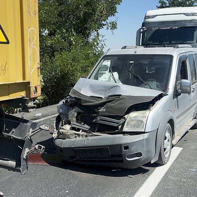 Manisa'da 3 aracın karıştığı kazada 4'ü çocuk, 6 yaralı