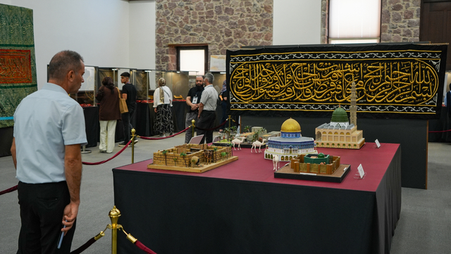 İzmir'de "Mukaddes Emanetler" sergisi açıldı