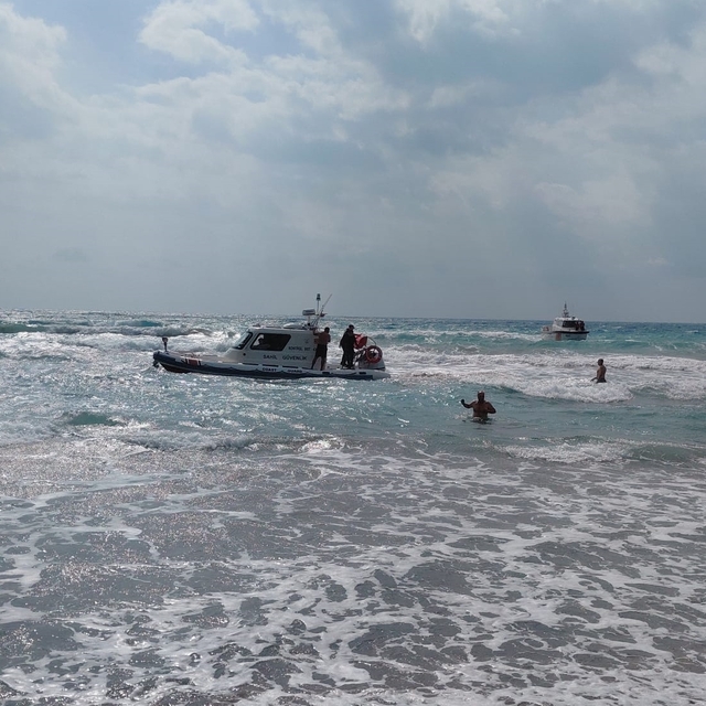 Hatay'da denize giren 2 kardeşten 1'i boğuldu