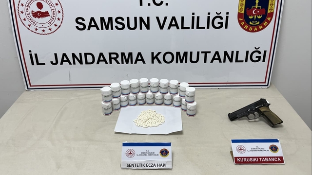 Samsun'da 1317 sentetik ecza hapı ele geçirildi