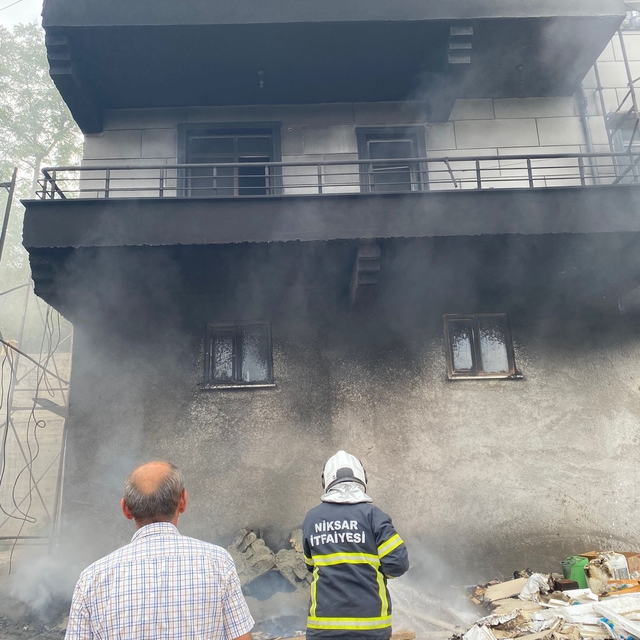 Tokat'ta çıkan yangında evde hasar oluştu