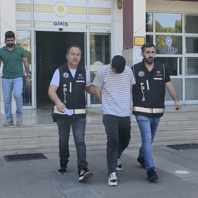 Aydın'da kendisini polis olarak tanıtıp dolandırıcılık yapan zanlı tutuklan...