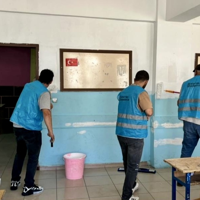 Kırşehir'de 8 okulun tamiri yükümlüler tarafından yapıldı
