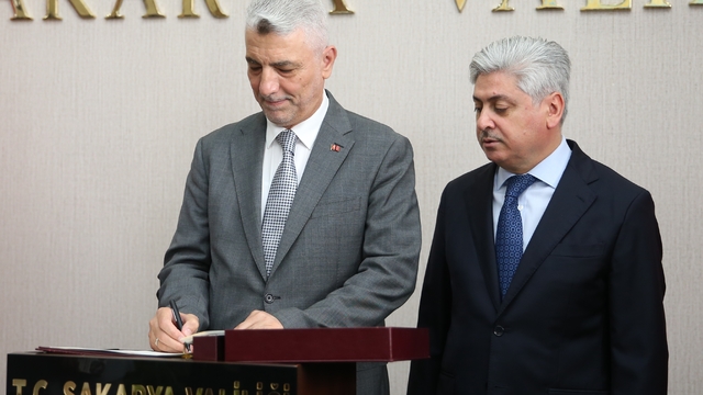 Ticaret Bakanı Bolat, Sakarya'da ziyaretlerde bulundu