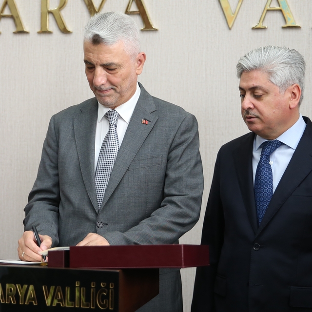 Ticaret Bakanı Bolat, Sakarya'da ziyaretlerde bulundu