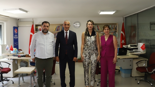 Gölbaşı Kaymakamı Erol Rüstemoğlu'dan depremzede öğretmene ziyaret