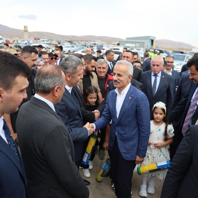 Bakan Uraloğlu, Bayburt-Gümüşhane Havalimanı inşaatında incelemelerde bulun...