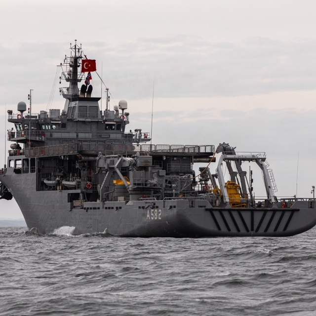 TCG Alemdar da Halit Yukay için bölgede