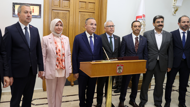 TBMM Başkanvekili Bozdağ, Sivas'ta ziyaretlerde bulundu